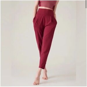 Athleta Elation Tapered Leg Powervita Pant Coffeeberry Red Casual Women’s Medium